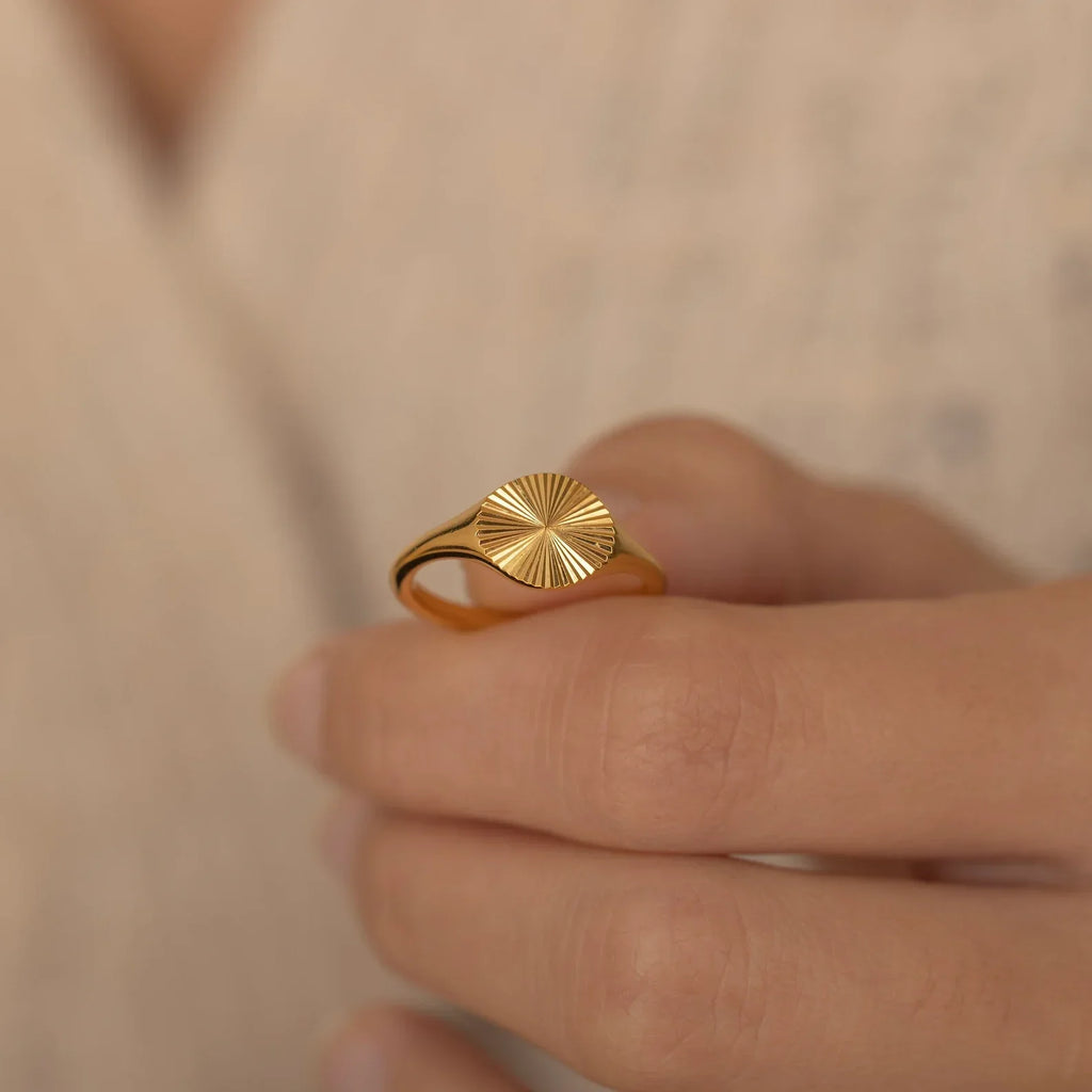 Gold Sunburst Round Signet Ring